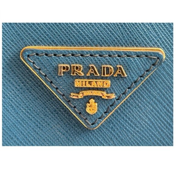 Authentic Prada Saffiano Leather Dome Tote in Beautiful Blue - Picture 4 of 16